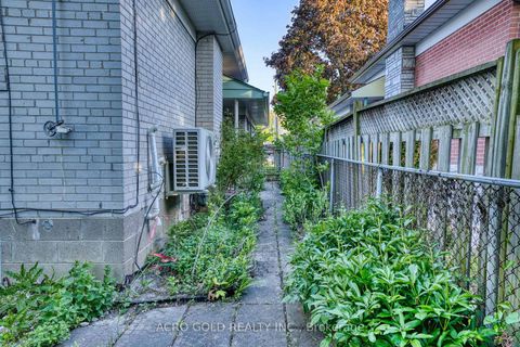 Photo 5 at 10 Kennebec Crescent, Kipling, Toronto