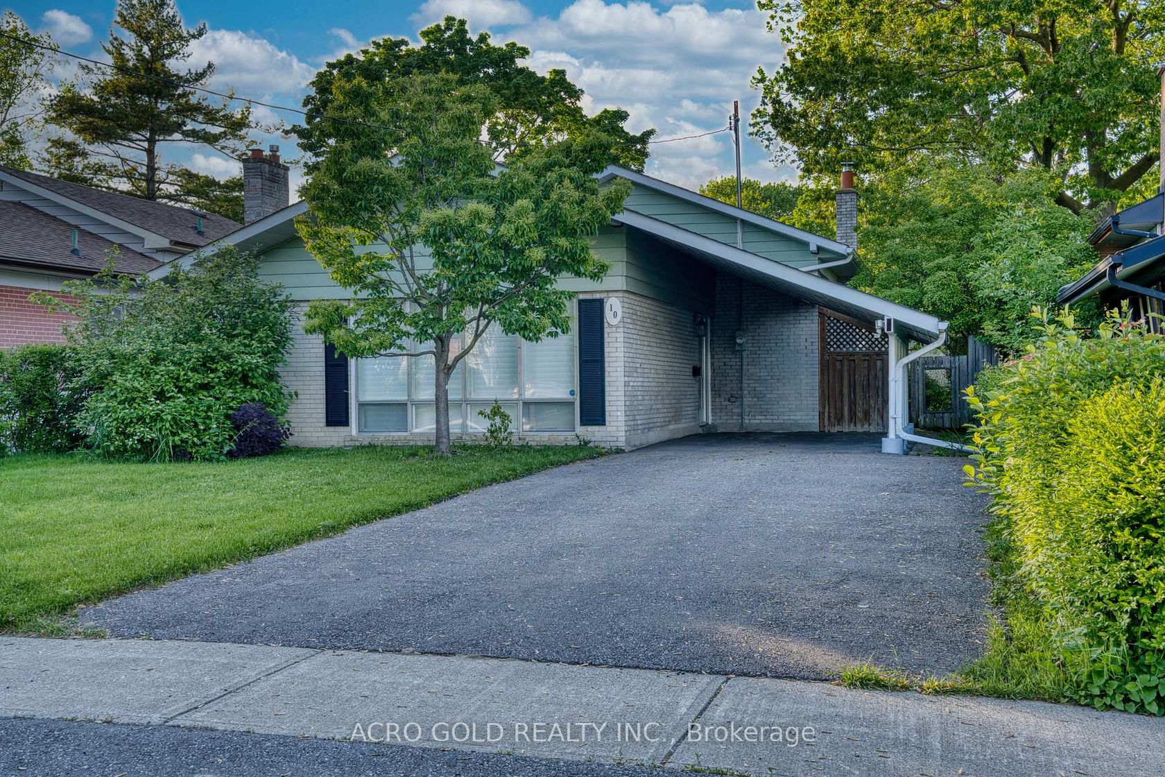 10 Kennebec Crescent, Kipling, Toronto photo number 2