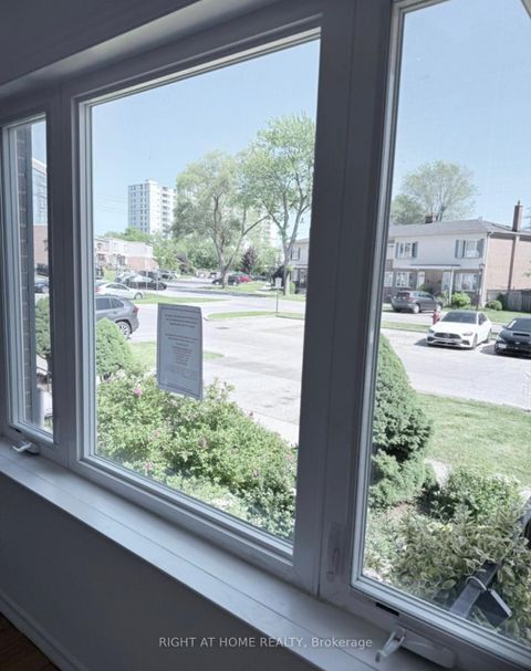 Photo 9 at 49 - 740 KENNEDY Road, Ionview, Toronto