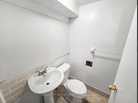 Photo 13 at 49 - 740 KENNEDY Road, Ionview, Toronto