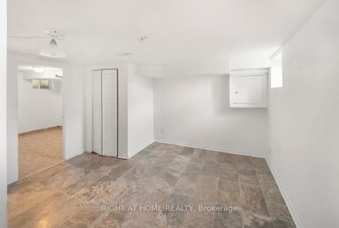 Photo 14 at 49 - 740 KENNEDY Road, Ionview, Toronto