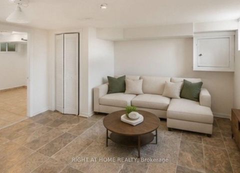 Photo 15 at 49 - 740 KENNEDY Road, Ionview, Toronto