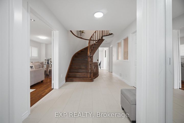 Photo 4 at 70 Embassy Drive, East Woodbridge, Vaughan