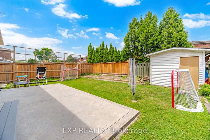 Photo 34 at 70 Embassy Drive, East Woodbridge, Vaughan