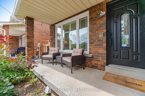 Photo 2 at 70 Embassy Drive, East Woodbridge, Vaughan