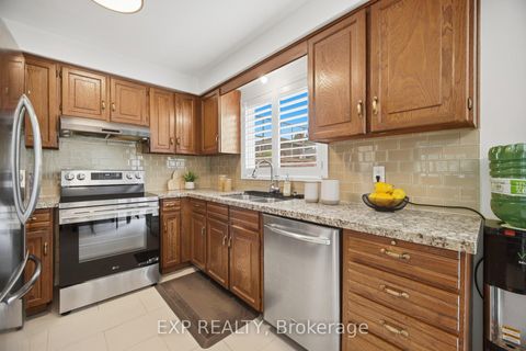 Photo 10 at 70 Embassy Drive, East Woodbridge, Vaughan