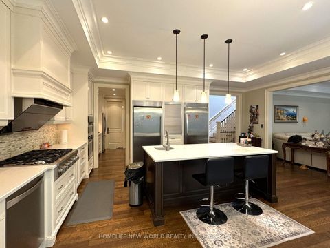 Photo 11 at 64 Montressor Drive, Windfields, Toronto