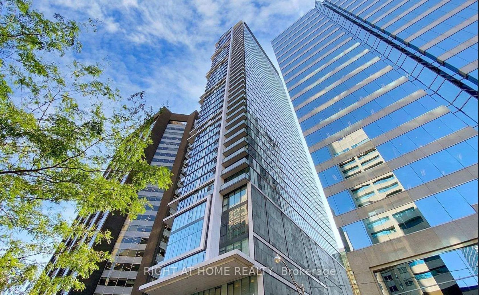 2309 - 426 University Avenue, Chinatown, Toronto photo 1