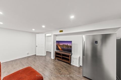 Photo 35 at 62 - 109 Jenny Wren Way, Hillcrest Village, Toronto
