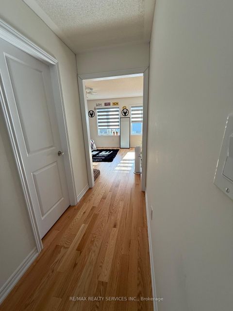 Photo 19 at 39 Prudhoe Terrace, Rural Barrie Southeast, Barrie