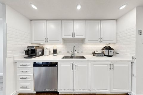 Photo 16 at 501 - 5 Kenneth Avenue, Willowdale East, Toronto