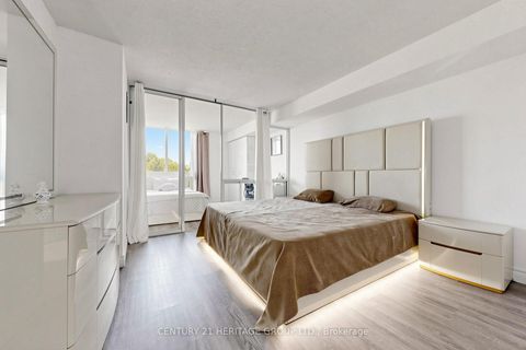 Photo 17 at 501 - 5 Kenneth Avenue, Willowdale East, Toronto