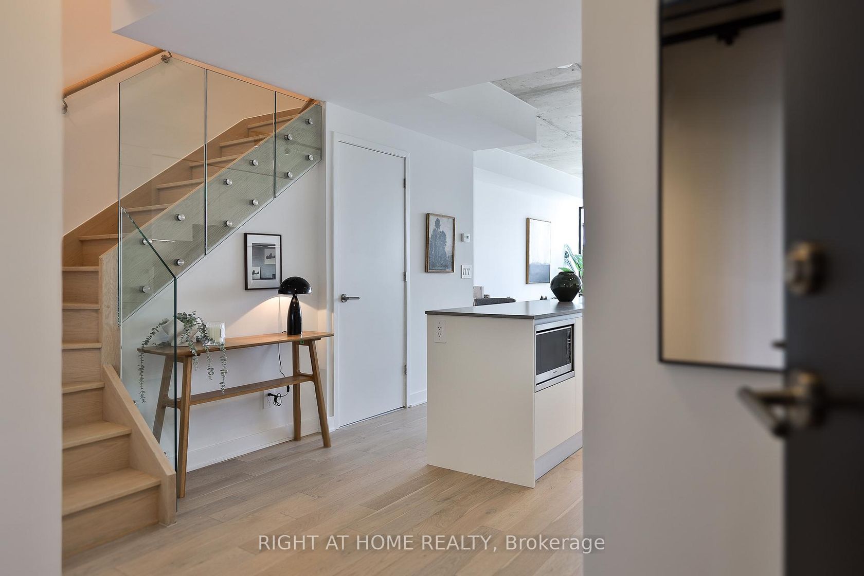 604 - 2720 Dundas Street W, Junction Area, Toronto photo 1