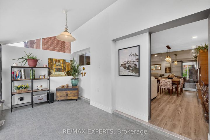 Photo 17 at 112 Andrea Lane, East Woodbridge, Vaughan