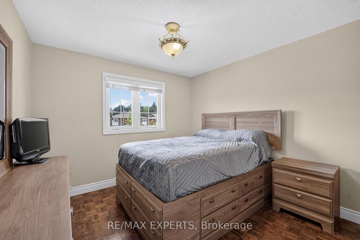 Photo 24 at 112 Andrea Lane, East Woodbridge, Vaughan