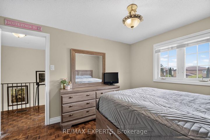 Photo 25 at 112 Andrea Lane, East Woodbridge, Vaughan
