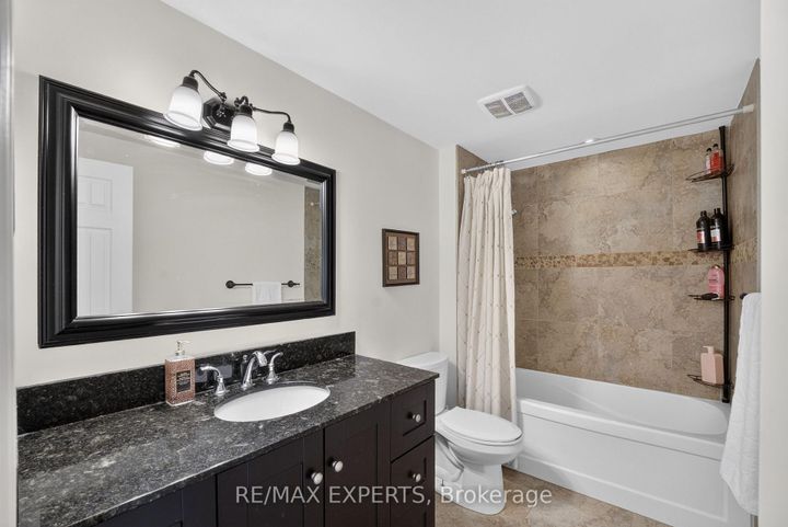 Photo 31 at 112 Andrea Lane, East Woodbridge, Vaughan