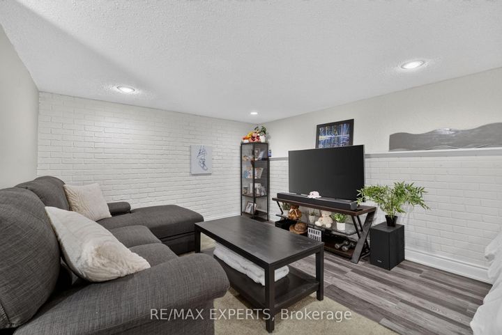 Photo 33 at 112 Andrea Lane, East Woodbridge, Vaughan