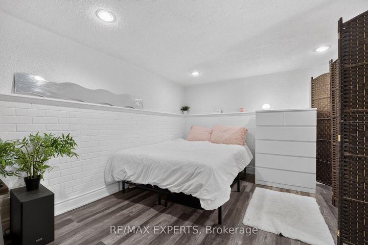Photo 34 at 112 Andrea Lane, East Woodbridge, Vaughan