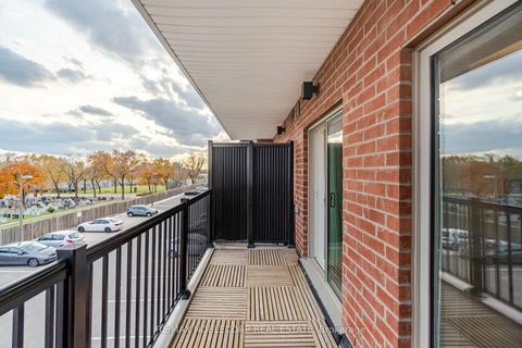 Photo 9 at 22 - 39 John Perkins Bull Drive, CFB, Toronto