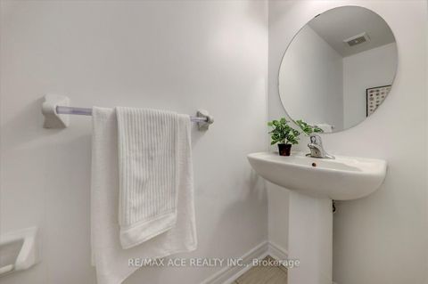 Photo 10 at 43 Kawneer Terrace, Dorset Park, Toronto