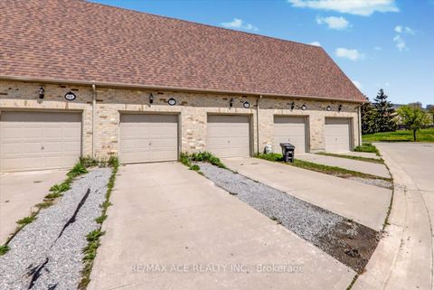Photo 36 at 43 Kawneer Terrace, Dorset Park, Toronto