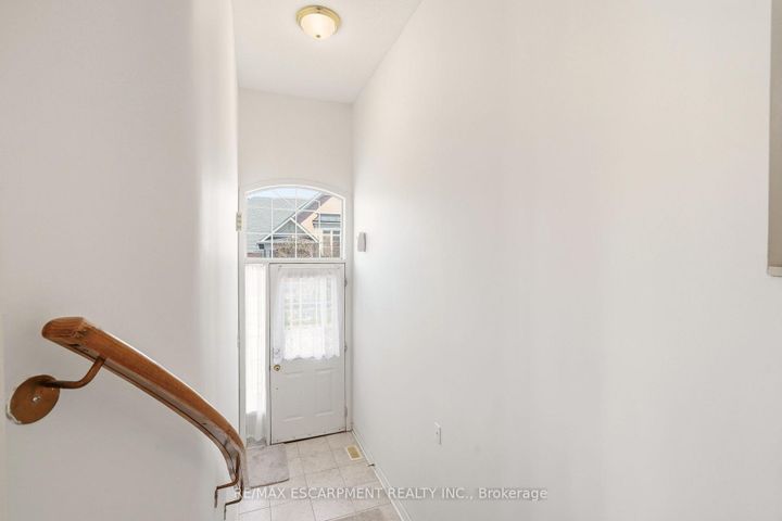Photo 2 at 40 - 4400 MILLCROFT PARK Drive, Rose, Burlington