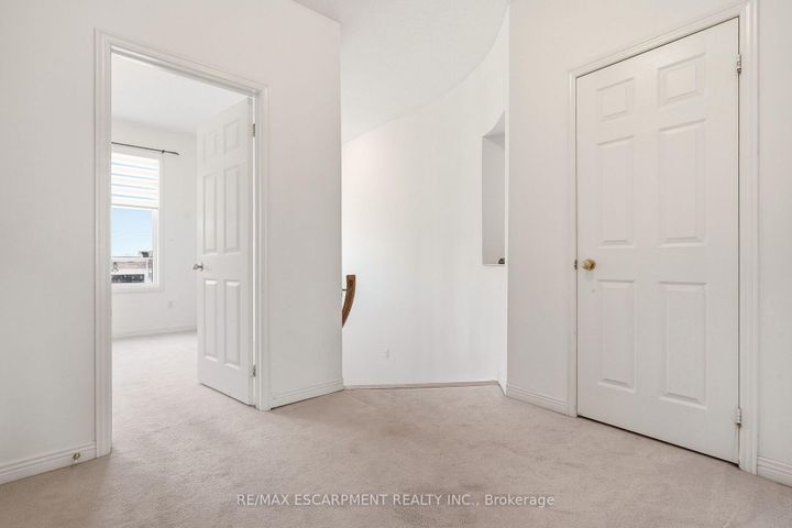 Photo 3 at 40 - 4400 MILLCROFT PARK Drive, Rose, Burlington