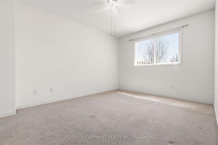 Photo 9 at 40 - 4400 MILLCROFT PARK Drive, Rose, Burlington