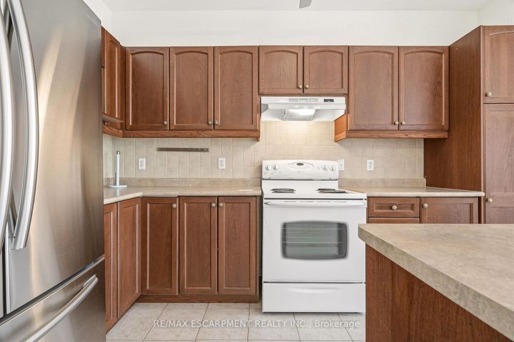 Photo 13 at 40 - 4400 MILLCROFT PARK Drive, Rose, Burlington