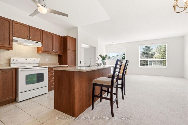 Photo 14 at 40 - 4400 MILLCROFT PARK Drive, Rose, Burlington