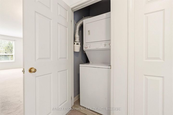 Photo 30 at 40 - 4400 MILLCROFT PARK Drive, Rose, Burlington
