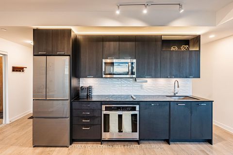 Photo 5 at 1002 - 120 Eagle Rock Way, Rural Vaughan, Vaughan