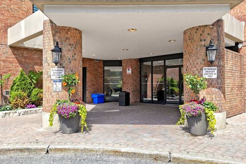 Photo 3 at 210 - 7601 Bathurst Street, Yorkhill, Vaughan