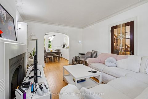 Photo 6 at 707 Hillsdale Avenue E, Mount Pleasant East, Toronto