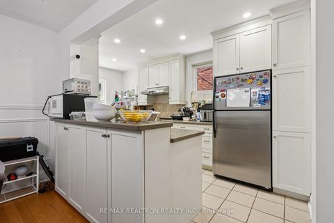 Photo 11 at 707 Hillsdale Avenue E, Mount Pleasant East, Toronto