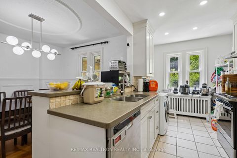 Photo 13 at 707 Hillsdale Avenue E, Mount Pleasant East, Toronto