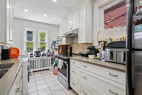 Photo 14 at 707 Hillsdale Avenue E, Mount Pleasant East, Toronto
