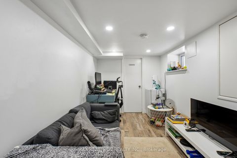 Photo 35 at 707 Hillsdale Avenue E, Mount Pleasant East, Toronto