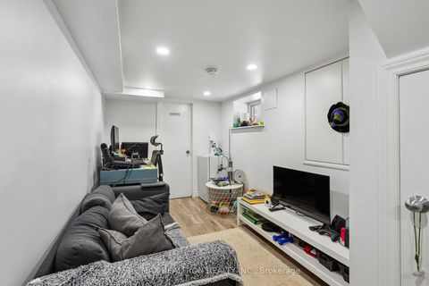 Photo 36 at 707 Hillsdale Avenue E, Mount Pleasant East, Toronto