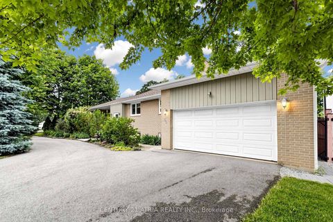 Photo 1 at 49 Netherford Road, Maple, Vaughan