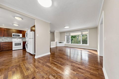 Photo 8 at 49 Netherford Road, Maple, Vaughan