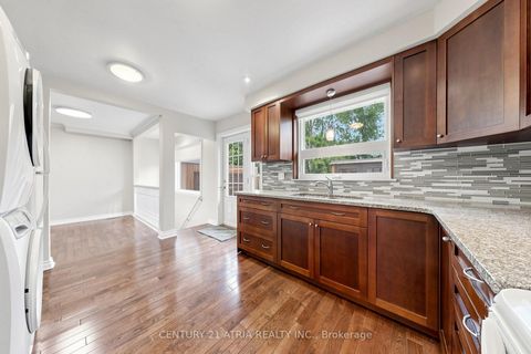 Photo 14 at 49 Netherford Road, Maple, Vaughan