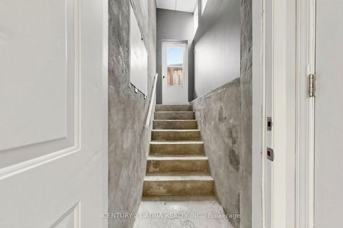 Photo 24 at 49 Netherford Road, Maple, Vaughan