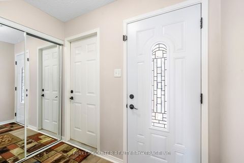Photo 3 at 82 Barre Drive, Painswick North, Barrie