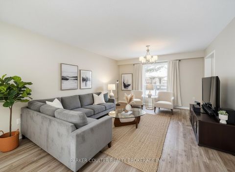 Photo 4 at 82 Barre Drive, Painswick North, Barrie