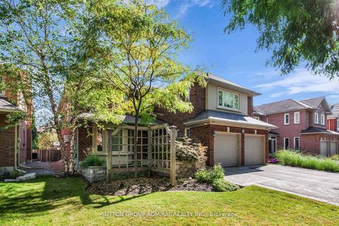 Photo 2 at 25 Grenadier Crescent, Beverley Glen, Vaughan