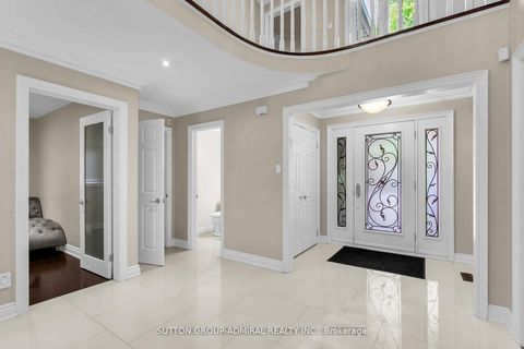 Photo 5 at 25 Grenadier Crescent, Beverley Glen, Vaughan