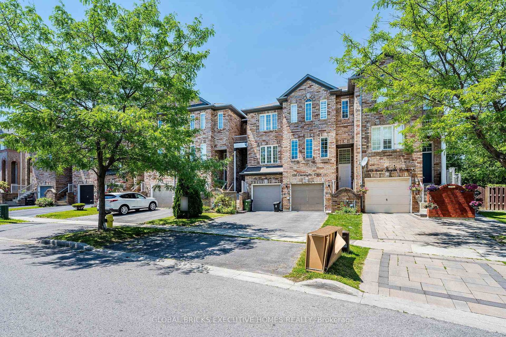 124 Conn Smythe Drive, Scarborough Village, Toronto photo 2