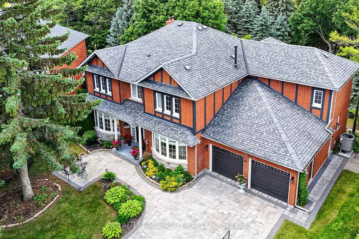 Photo 2 at 713 Exceller Circle, Wyndham, Newmarket